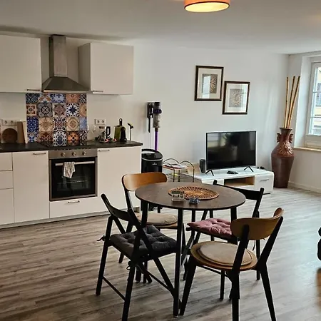 - Charmant, Gemuetlich & Zentral Appartement *